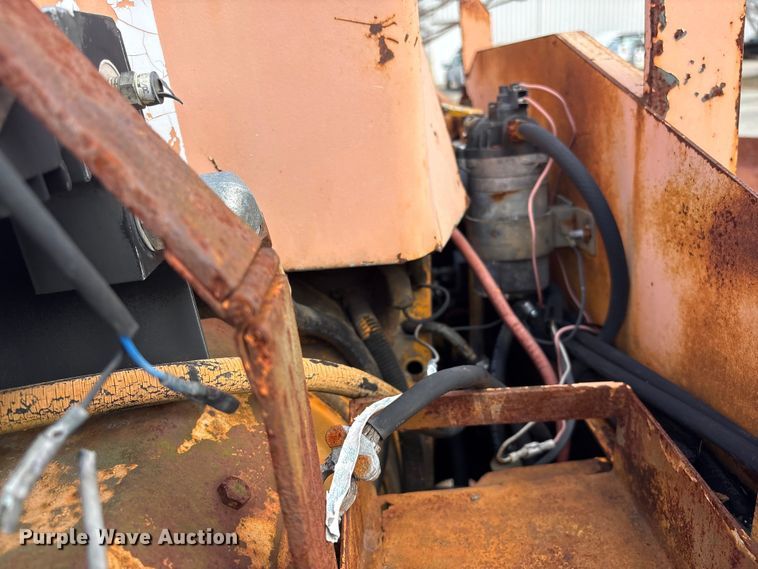 image for item EF0993 Lee Boy 8000C paver