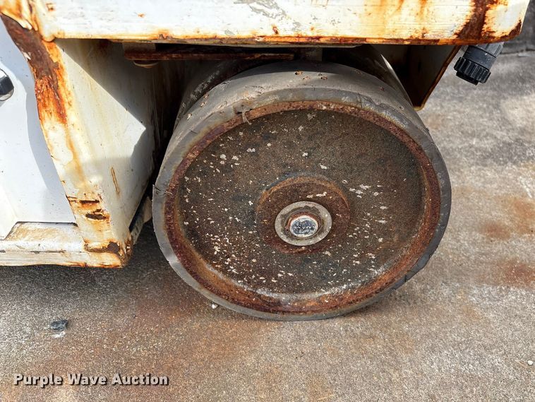 image for item EF1006 2016 Hy-Brid Lifts HB-1430 scissor lift