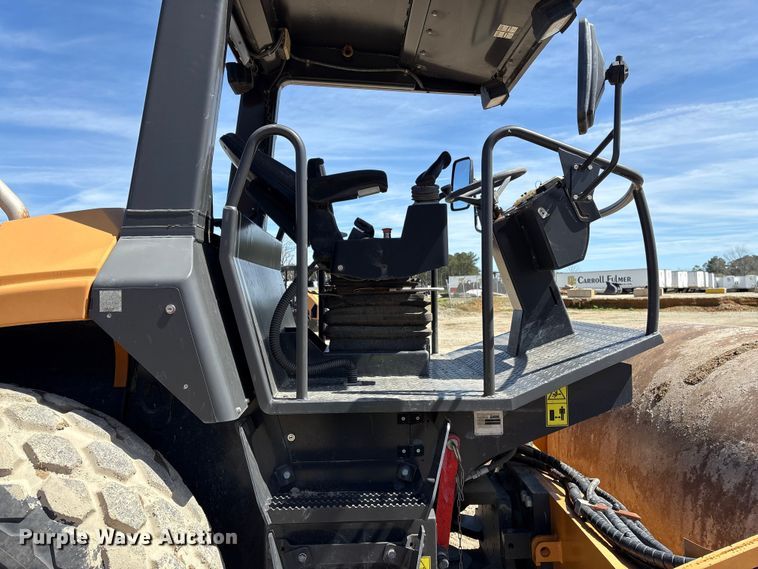 image for item EF1025 2018 Case SV212D single drum vibratory roller