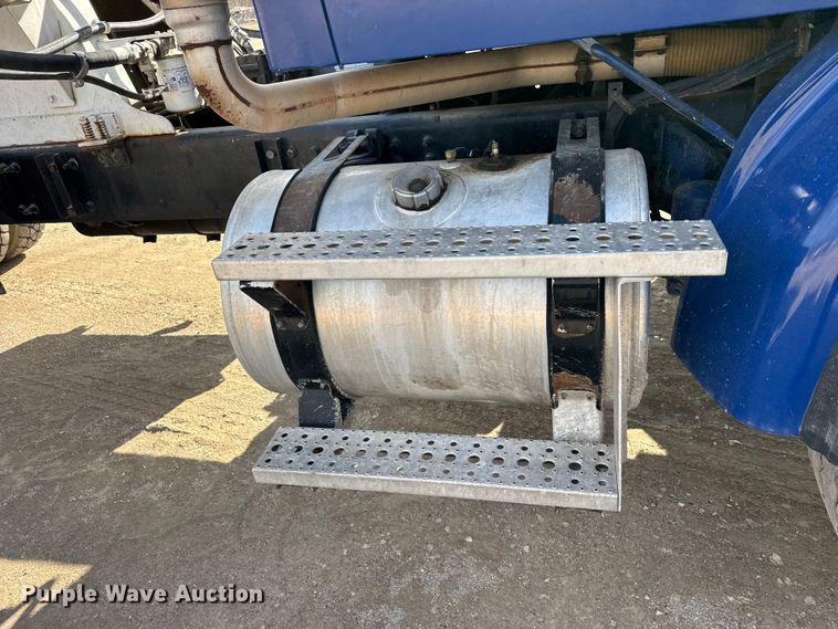 image for item EF2434 2005 Sterling Truck L-Line ready mix truck