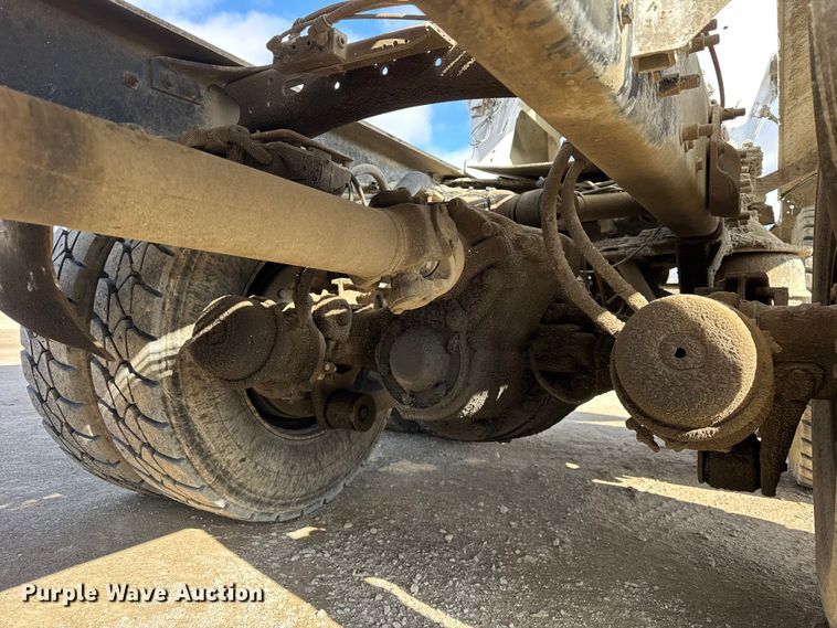 image for item EF2434 2005 Sterling Truck L-Line ready mix truck