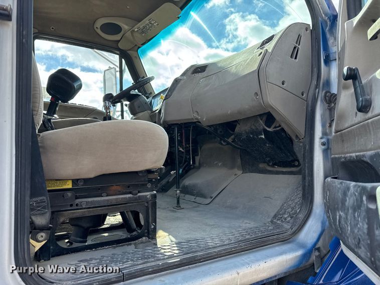 image for item EF2434 2005 Sterling Truck L-Line ready mix truck