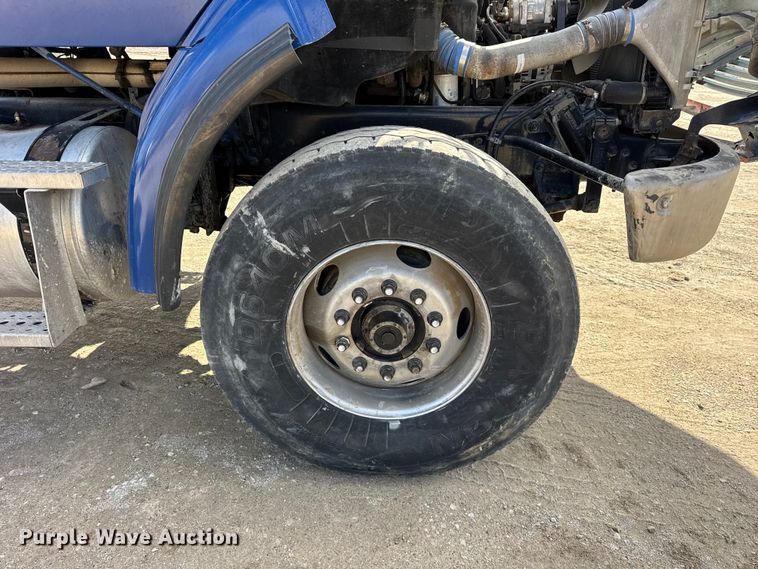 image for item EF2434 2005 Sterling Truck L-Line ready mix truck