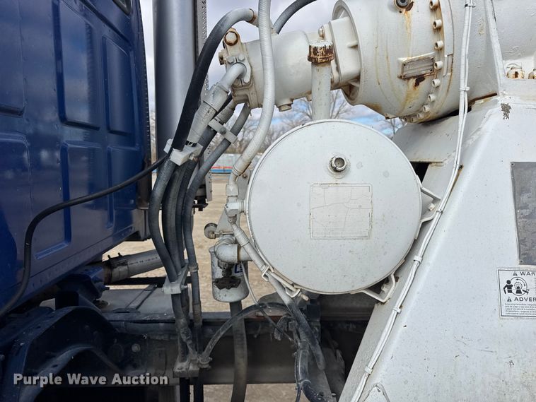 image for item EF2435 2001 Sterling L-Line ready mix truck