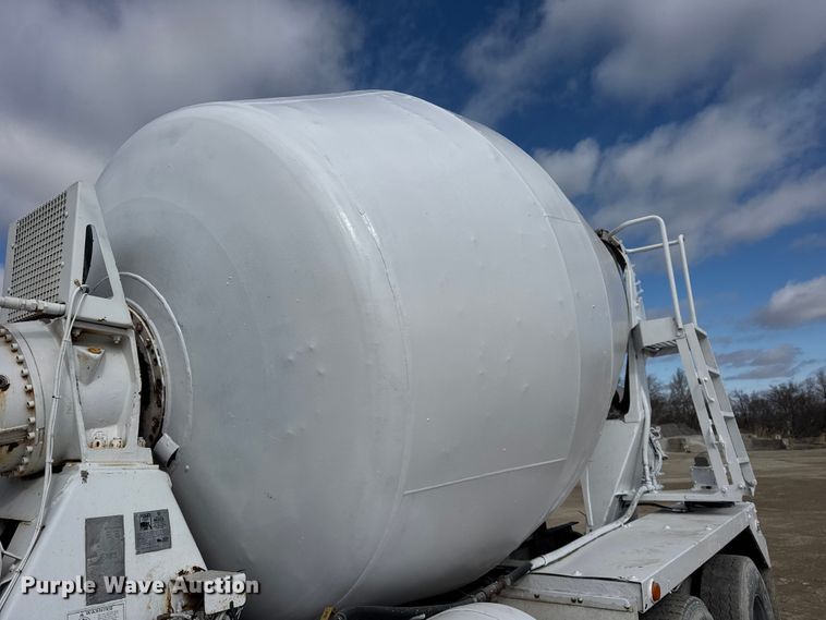 image for item EF2435 2001 Sterling L-Line ready mix truck