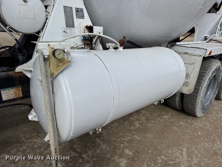 image for item EF2435 2001 Sterling L-Line ready mix truck