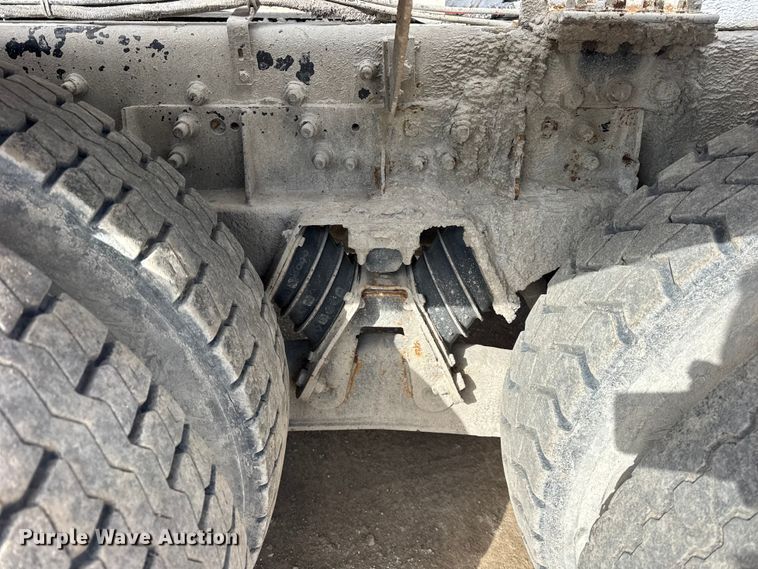 image for item EF2435 2001 Sterling L-Line ready mix truck