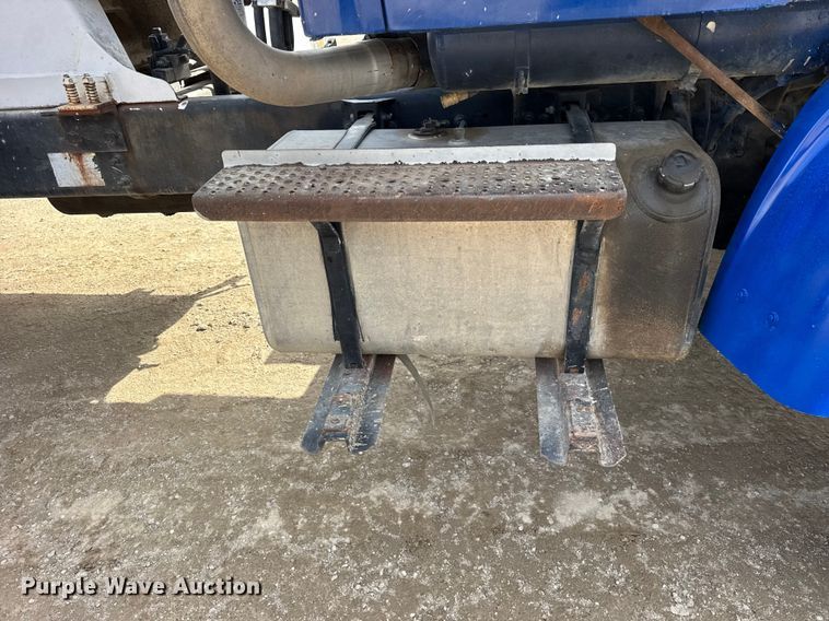 image for item EF2435 2001 Sterling L-Line ready mix truck