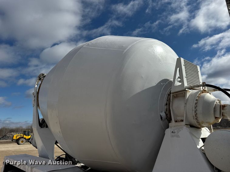 image for item EF2435 2001 Sterling L-Line ready mix truck