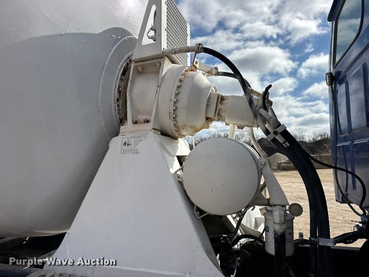 image for item EF2435 2001 Sterling L-Line ready mix truck