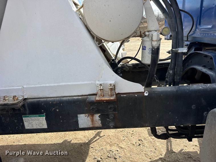 image for item EF2435 2001 Sterling L-Line ready mix truck