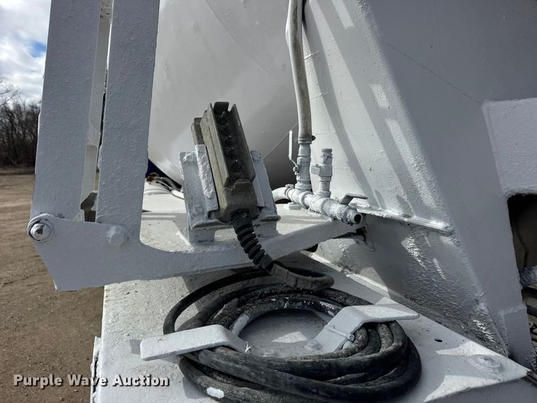 image for item EF2435 2001 Sterling L-Line ready mix truck