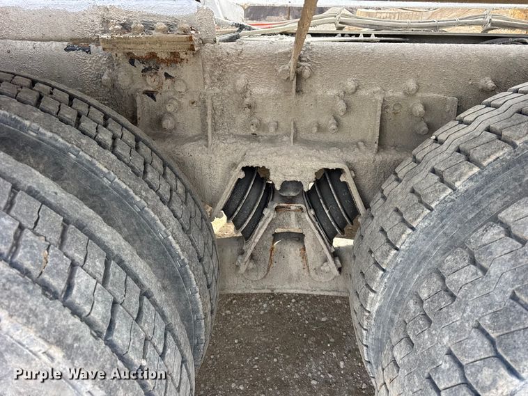 image for item EF2435 2001 Sterling L-Line ready mix truck