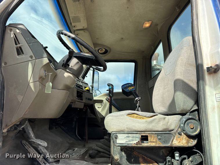 image for item EF2435 2001 Sterling L-Line ready mix truck