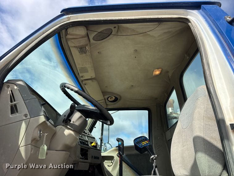 image for item EF2435 2001 Sterling L-Line ready mix truck