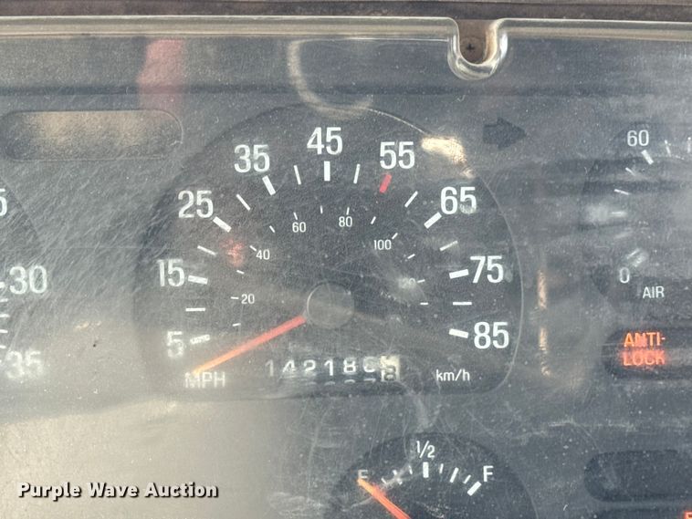 image for item EF2435 2001 Sterling L-Line ready mix truck