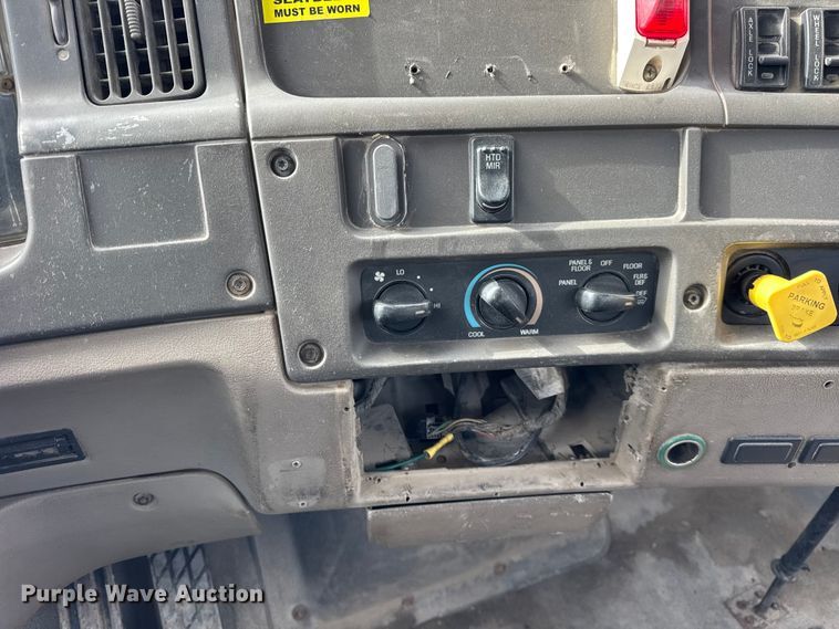 image for item EF2435 2001 Sterling L-Line ready mix truck