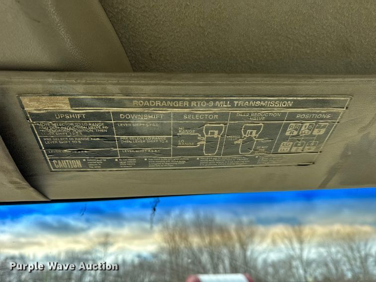 image for item EF2435 2001 Sterling L-Line ready mix truck