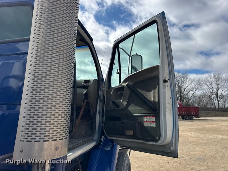 image for item EF2435 2001 Sterling L-Line ready mix truck