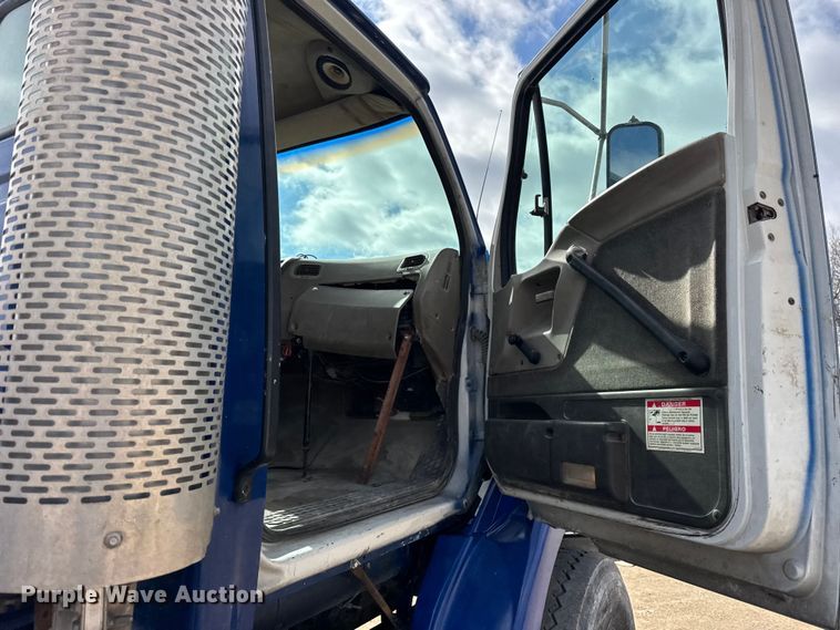 image for item EF2435 2001 Sterling L-Line ready mix truck