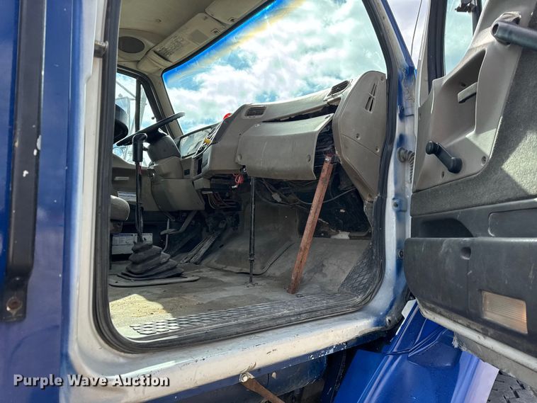 image for item EF2435 2001 Sterling L-Line ready mix truck