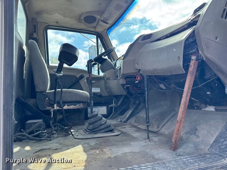 image for item EF2435 2001 Sterling L-Line ready mix truck