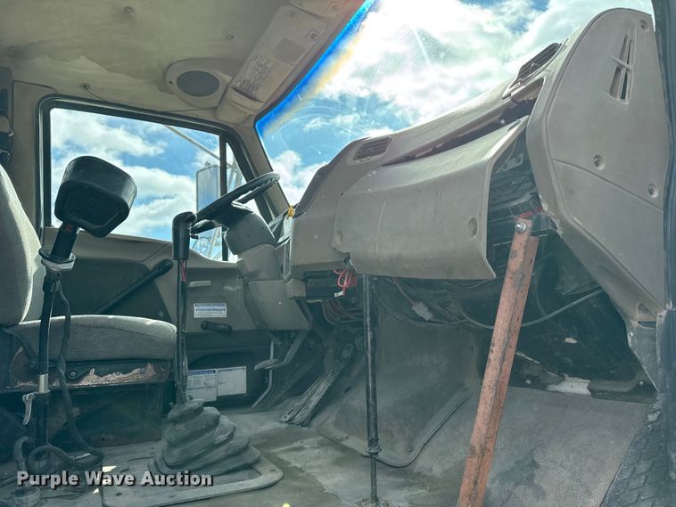 image for item EF2435 2001 Sterling L-Line ready mix truck