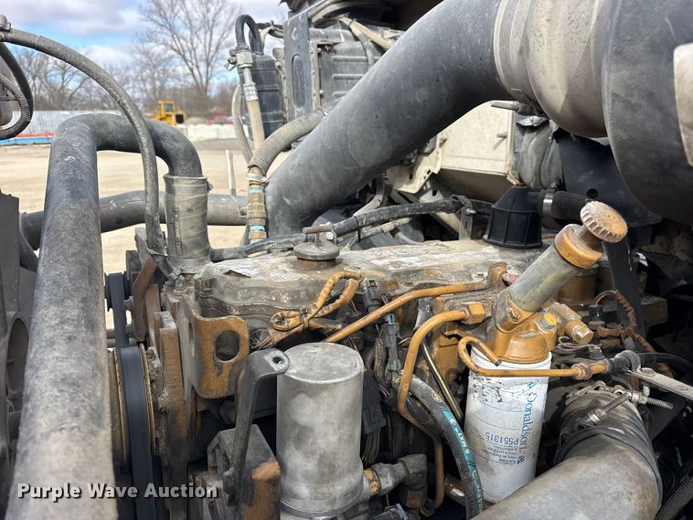 image for item EF2435 2001 Sterling L-Line ready mix truck