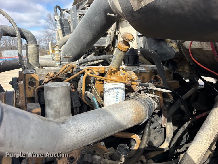 image for item EF2435 2001 Sterling L-Line ready mix truck