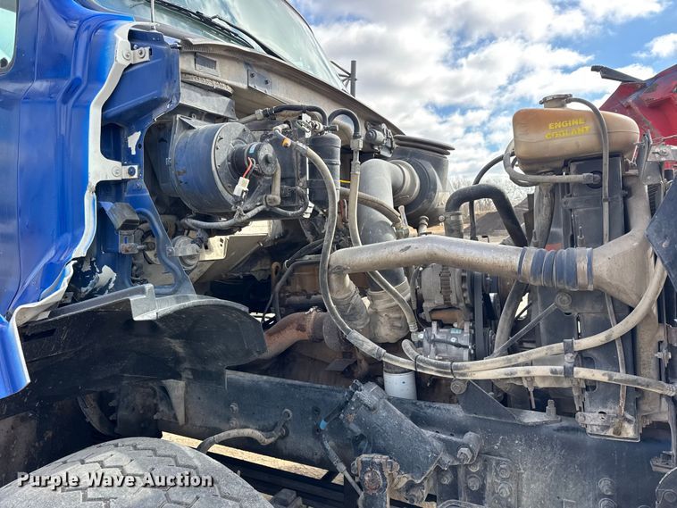 image for item EF2435 2001 Sterling L-Line ready mix truck