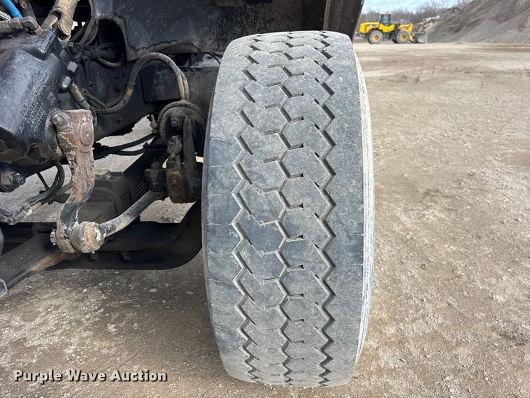 image for item EF2435 2001 Sterling L-Line ready mix truck