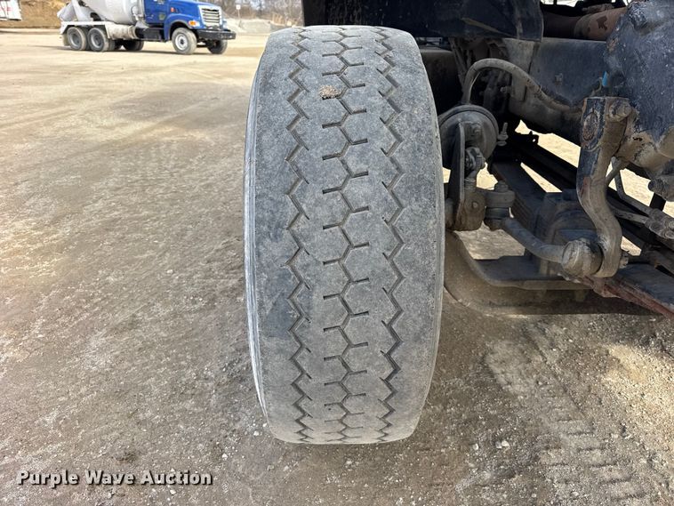 image for item EF2435 2001 Sterling L-Line ready mix truck