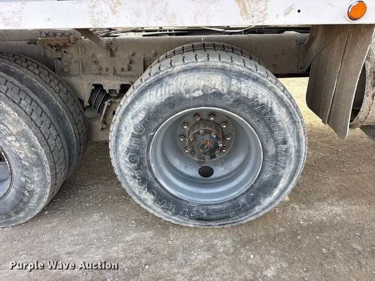 image for item EF2435 2001 Sterling L-Line ready mix truck