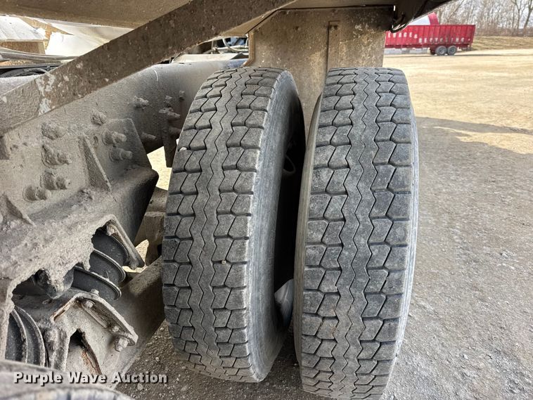 image for item EF2435 2001 Sterling L-Line ready mix truck