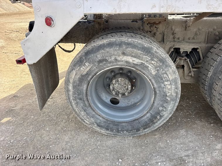 image for item EF2435 2001 Sterling L-Line ready mix truck