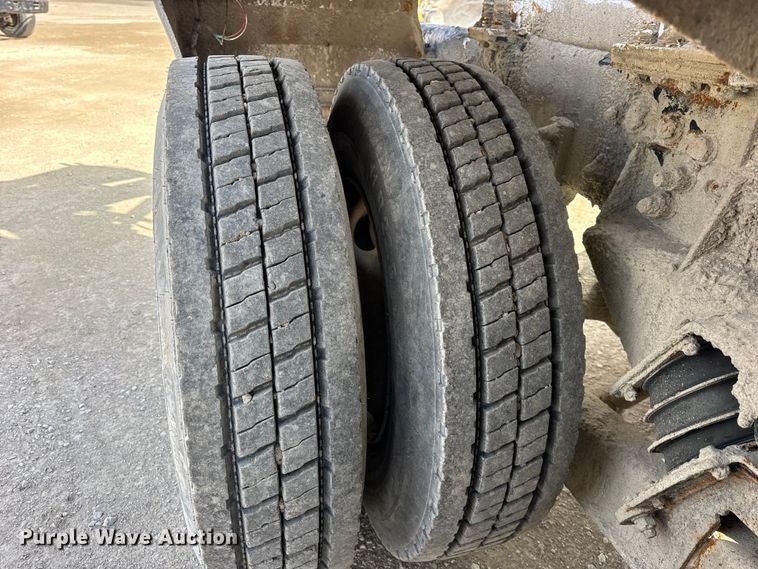 image for item EF2435 2001 Sterling L-Line ready mix truck