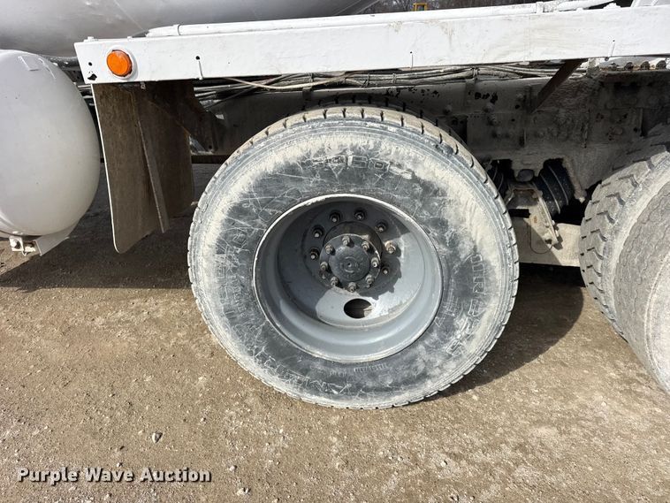 image for item EF2435 2001 Sterling L-Line ready mix truck