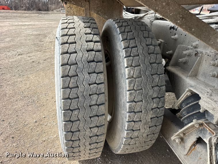 image for item EF2435 2001 Sterling L-Line ready mix truck