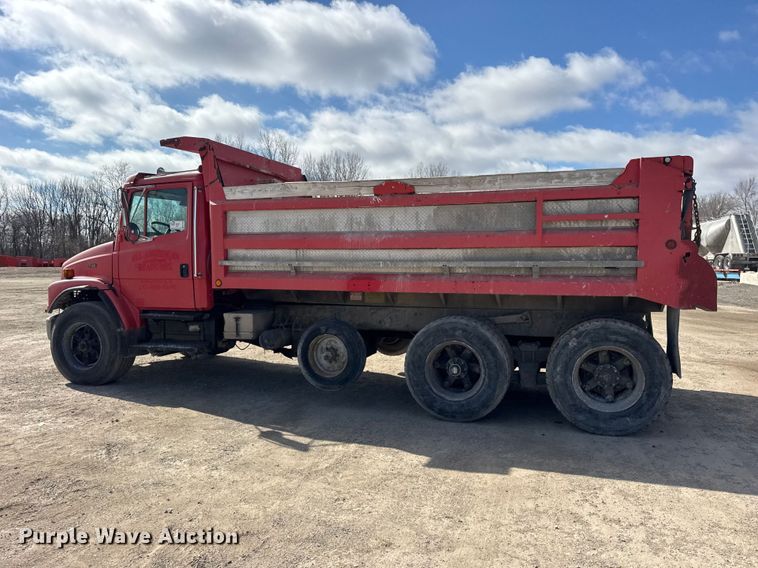image for item EF2438 1995 Freightliner FL80 dump truck