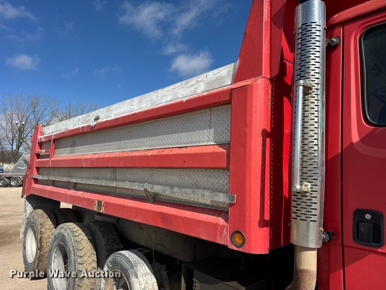 image for item EF2438 1995 Freightliner FL80 dump truck