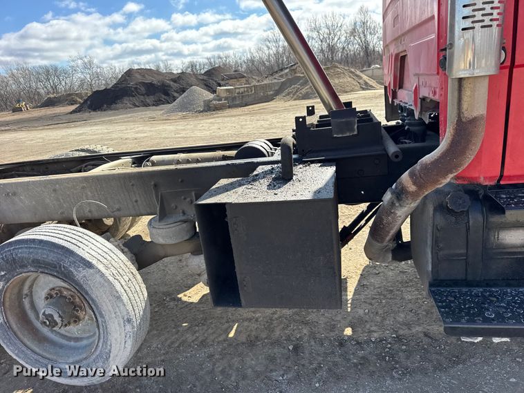 image for item EF2438 1995 Freightliner FL80 dump truck