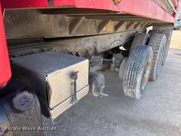 image for item EF2438 1995 Freightliner FL80 dump truck