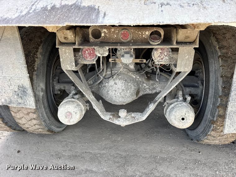 image for item EF2438 1995 Freightliner FL80 dump truck