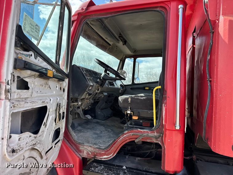 image for item EF2438 1995 Freightliner FL80 dump truck