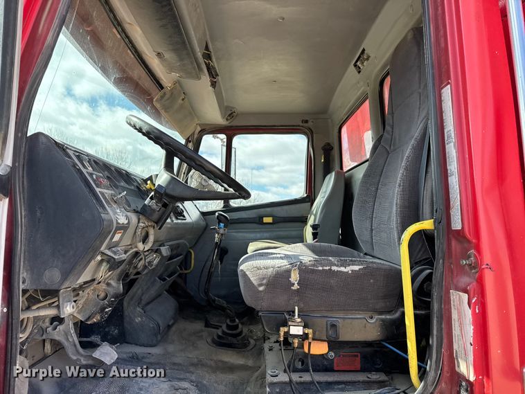 image for item EF2438 1995 Freightliner FL80 dump truck