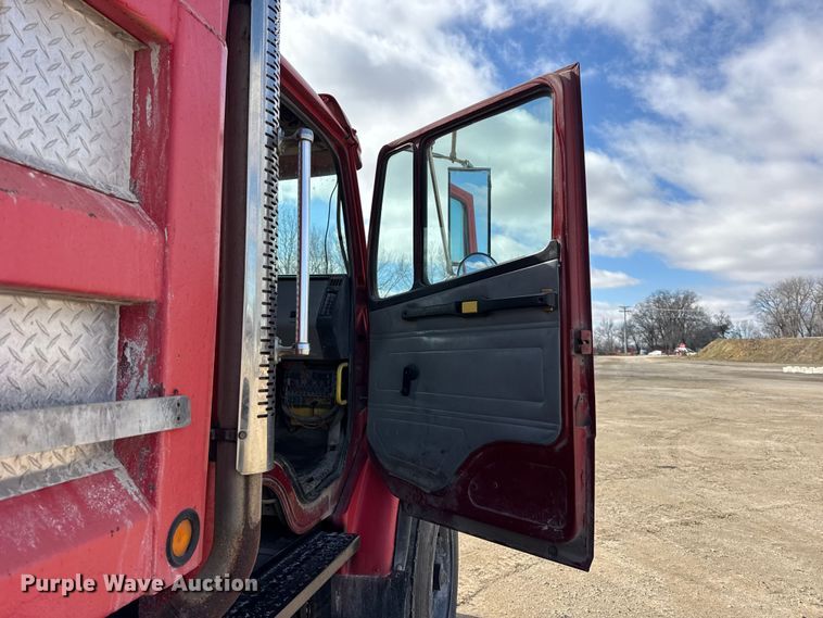 image for item EF2438 1995 Freightliner FL80 dump truck