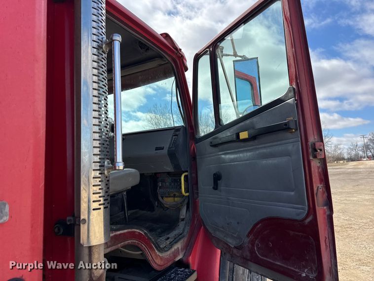 image for item EF2438 1995 Freightliner FL80 dump truck