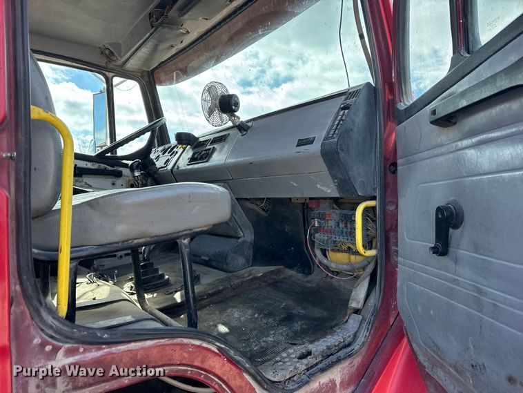 image for item EF2438 1995 Freightliner FL80 dump truck