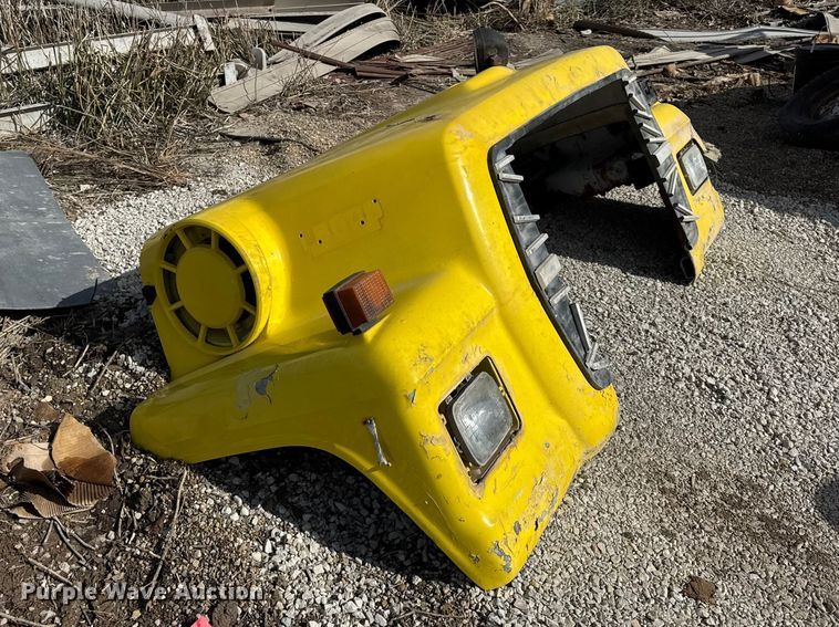 image for item EF2439 Ford L8000 truck hood