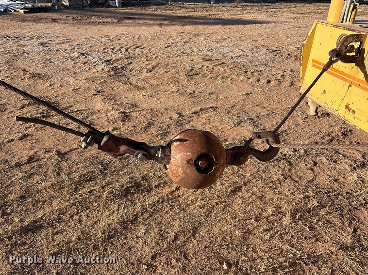 image for item EF6323 1998 Grove RT522B crane